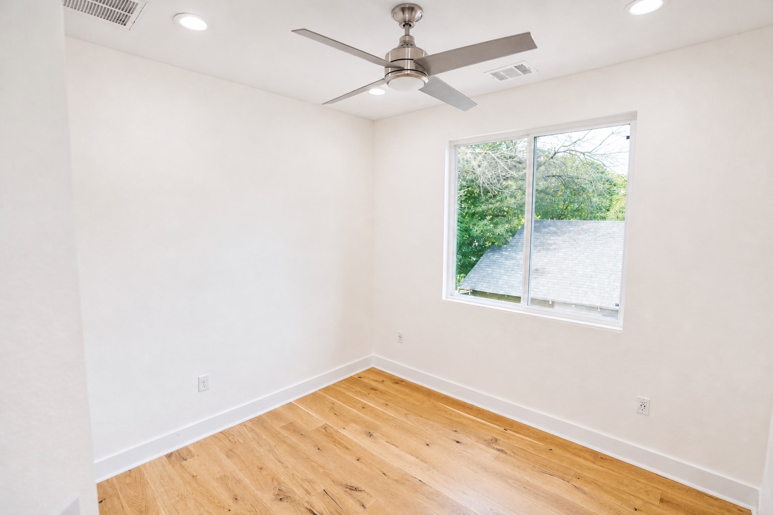 1123 Omega Avenue, Unit 1 Austin, TX 78721 - Photo 27 of 40 Room featuring wood-finish flooring, recessed lighting, and a modern ceiling fan