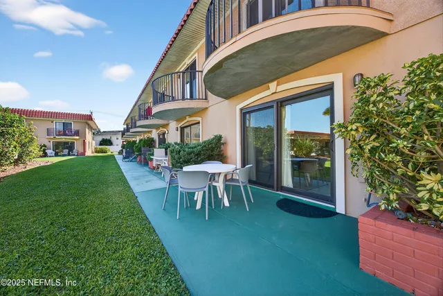 a view of a basket ball