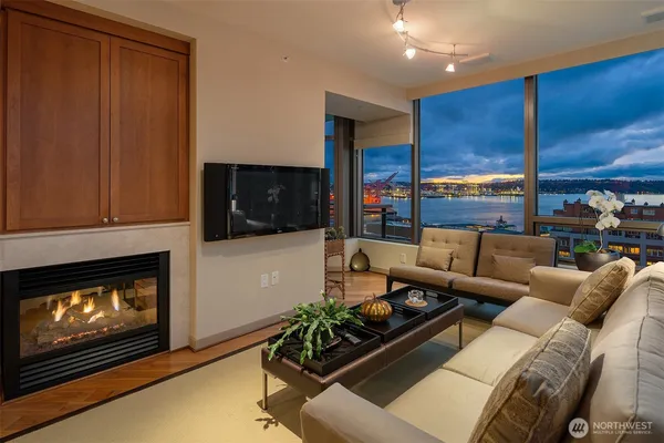 $1,975,000 | 1000 1st Avenue, Unit 1600, Seattle, WA 98104