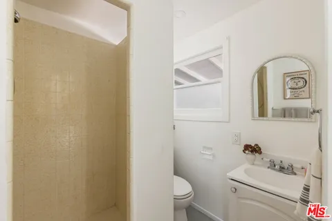 $1,249,000 | 1945 Yosemite Drive, Los Angeles, CA 90041