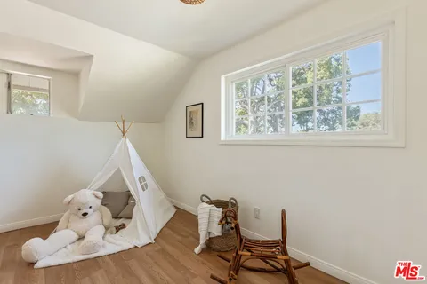 $1,249,000 | 1945 Yosemite Drive, Los Angeles, CA 90041