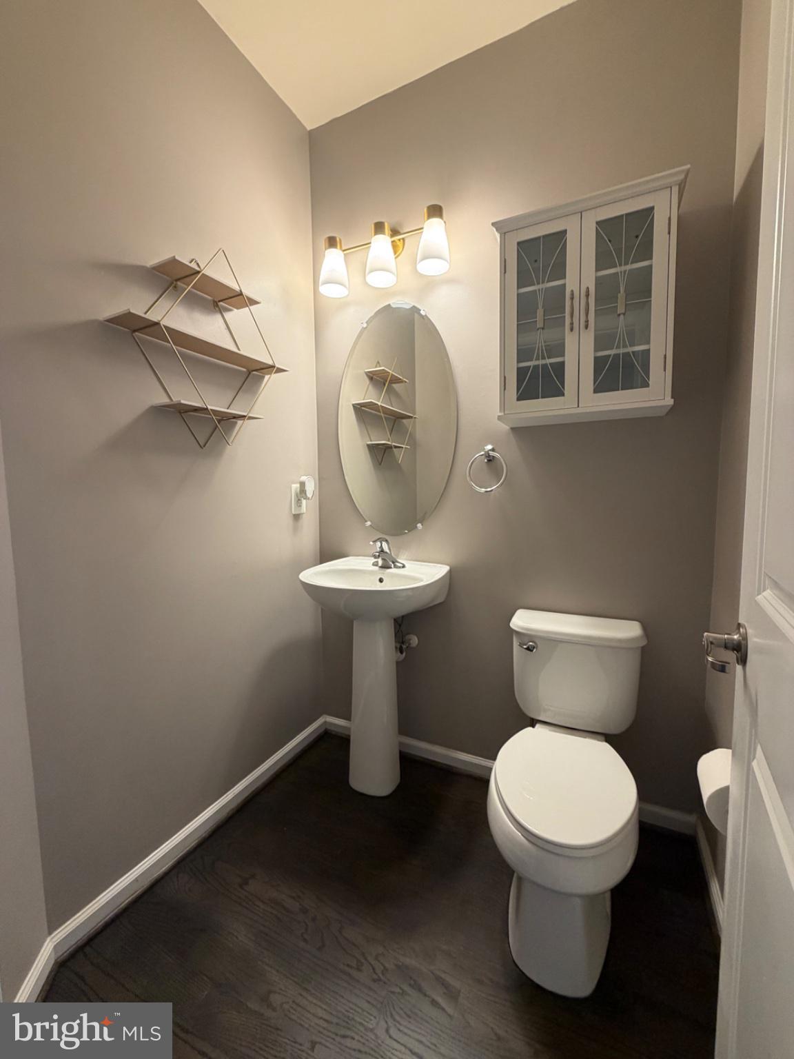25333 Wakestone Terrace Chantilly, VA 20152 - Photo 18 of 109 Chic half-bath with modern accents.