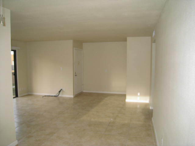 5425 East Thomas Road, Unit 2097 Phoenix, AZ 85018 - Photo 4 of 16 Living room
