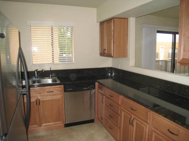 5425 East Thomas Road, Unit 2097 Phoenix, AZ 85018 - Photo 7 of 16 Kitchen