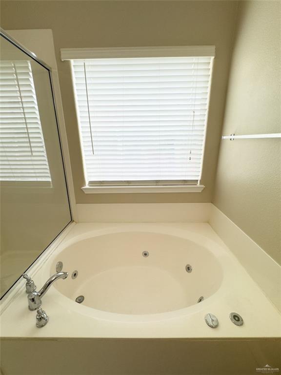 3402 San Sebastian Street Mission, TX 78572 - Photo 14 of 37 a bathroom with a bathtub
