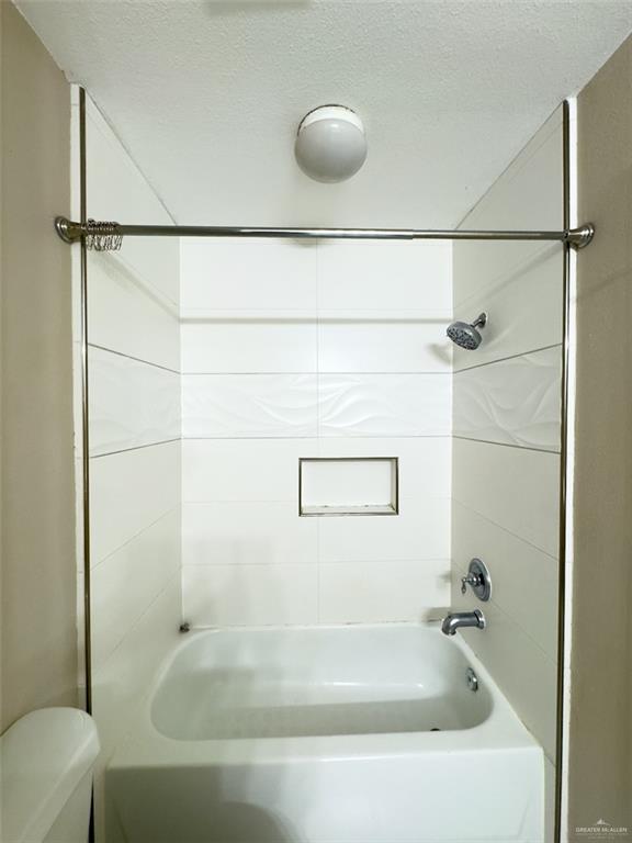 3402 San Sebastian Street Mission, TX 78572 - Photo 33 of 37 a bathroom with a tub