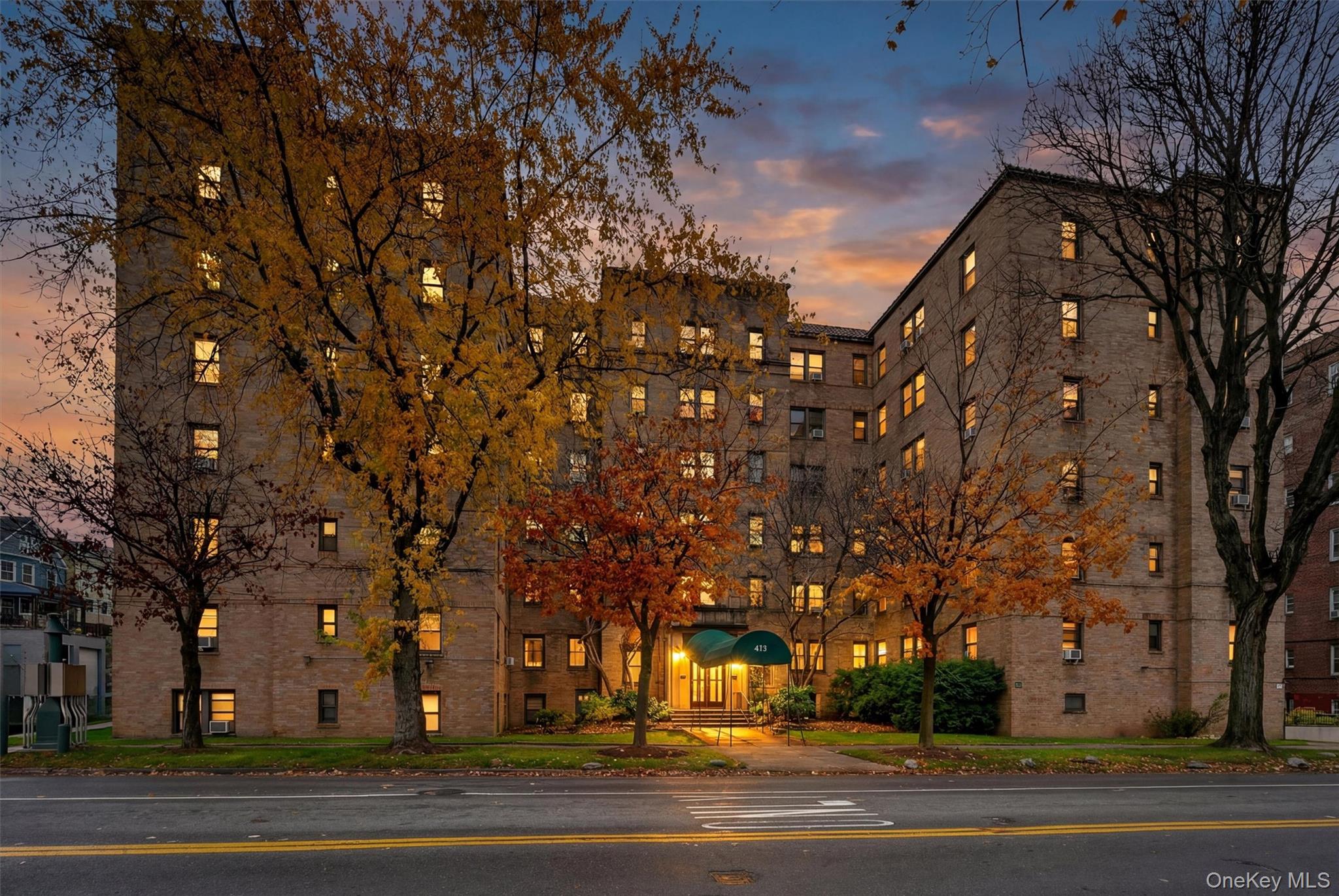 View of apartment building / complex