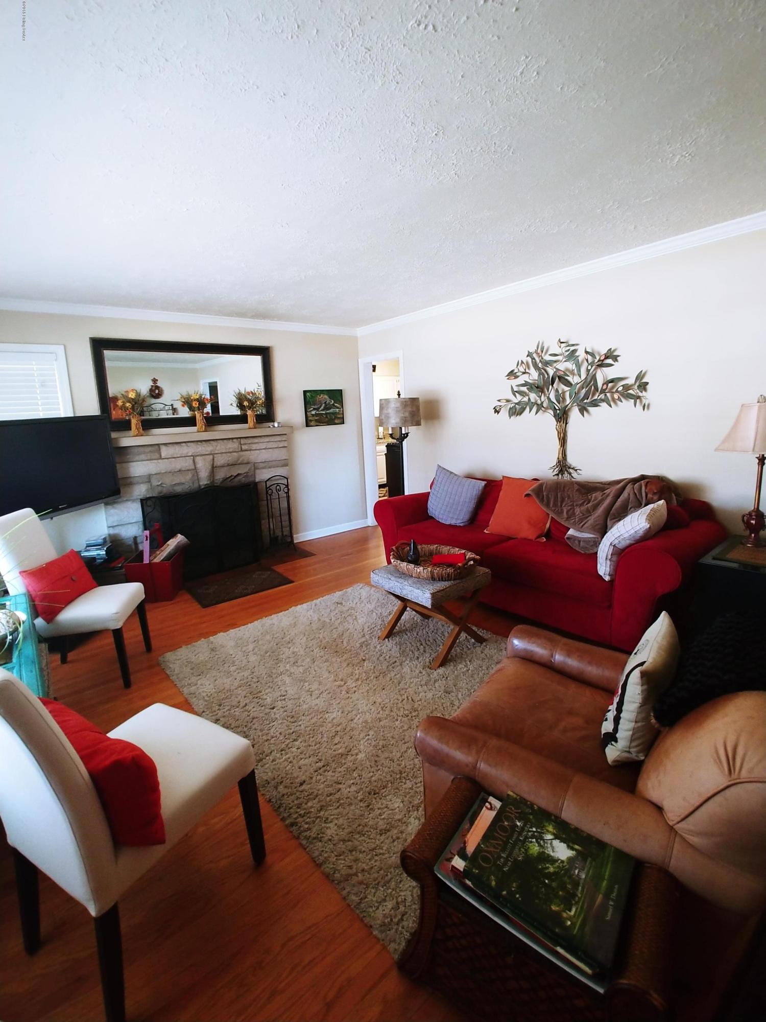 329 Brunswick Road Louisville, KY 40207 - Photo 3 of 17 1121181159