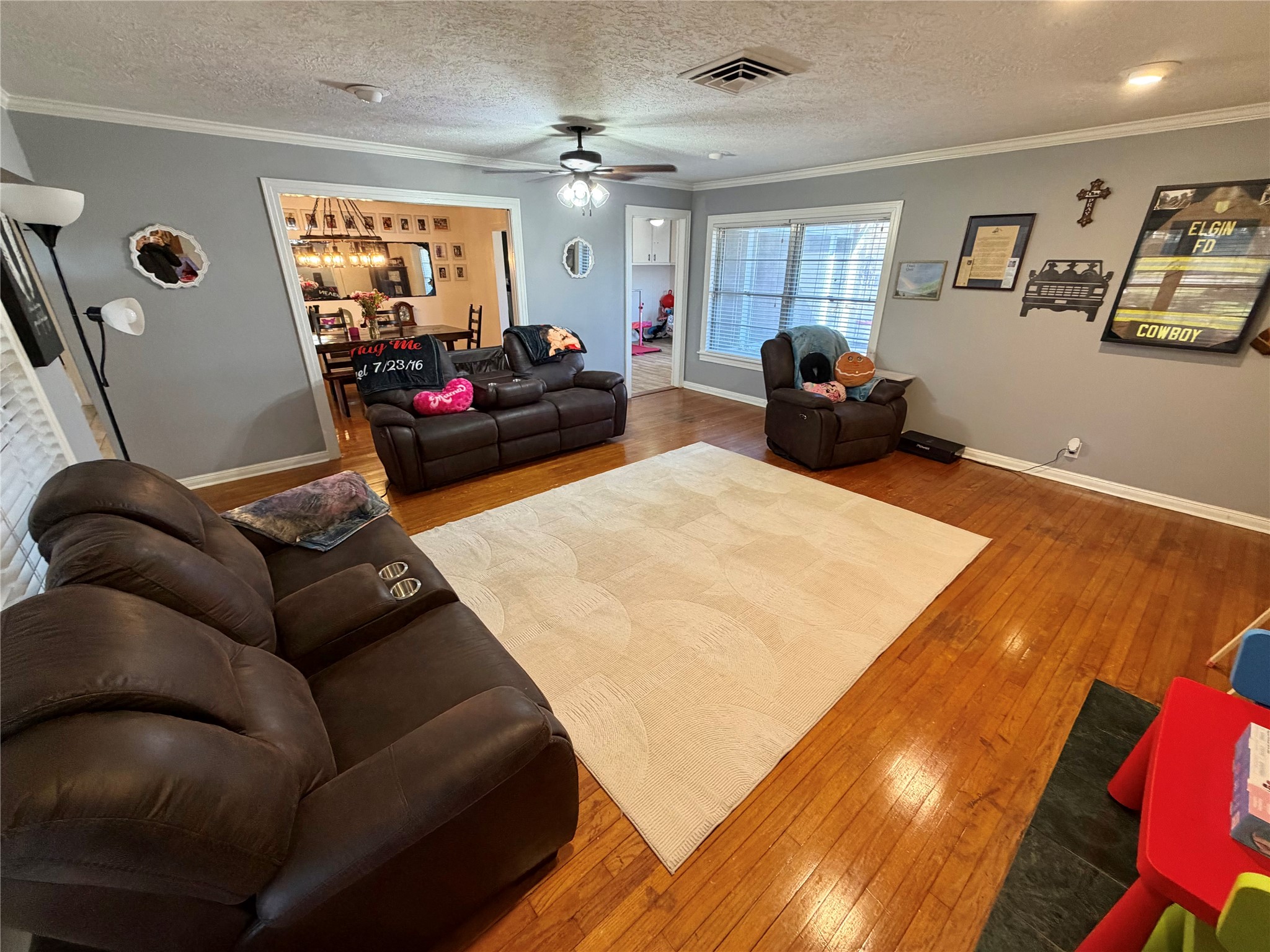 907 East Magnolia Street Angleton, TX 77515 - Photo 8 of 36