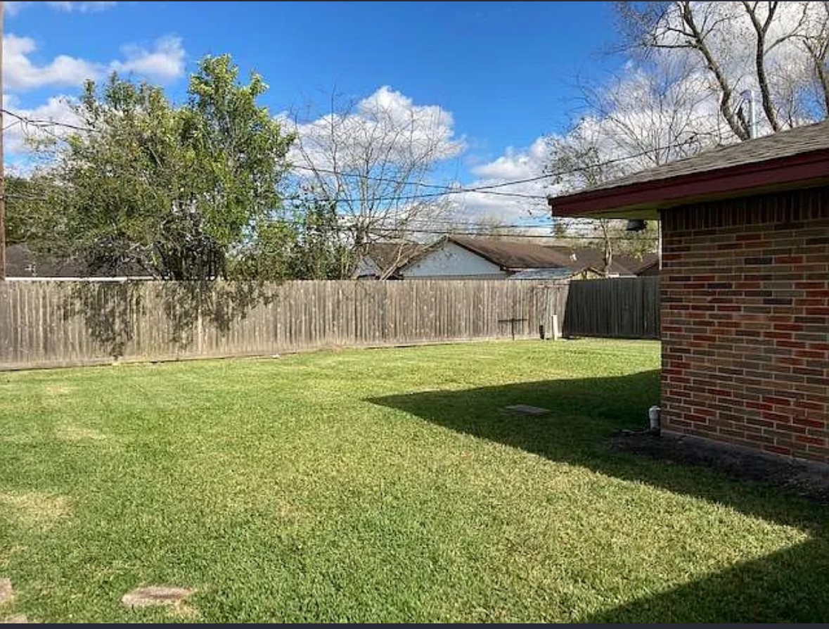 4015 Marchant Road Houston, TX 77047 - Photo 15 of 15 a view of a back yard