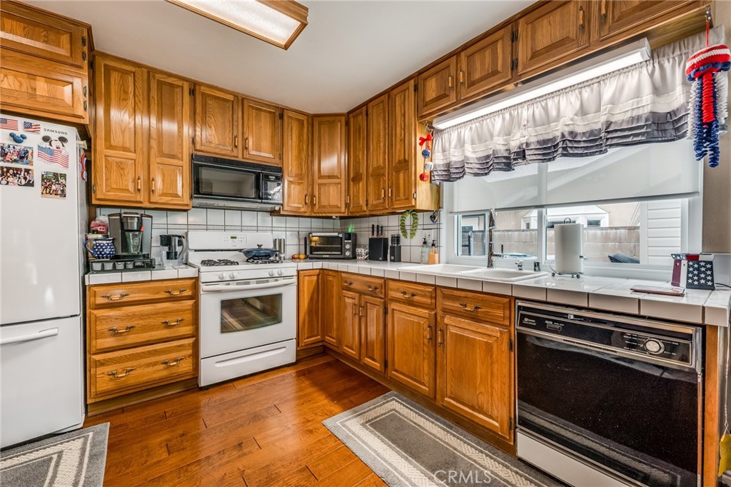 2073 Suede Avenue Simi Valley, CA 93063 - Photo 10 of 33 a kitchen with stainless steel appliances granite countertop a stove and a sink