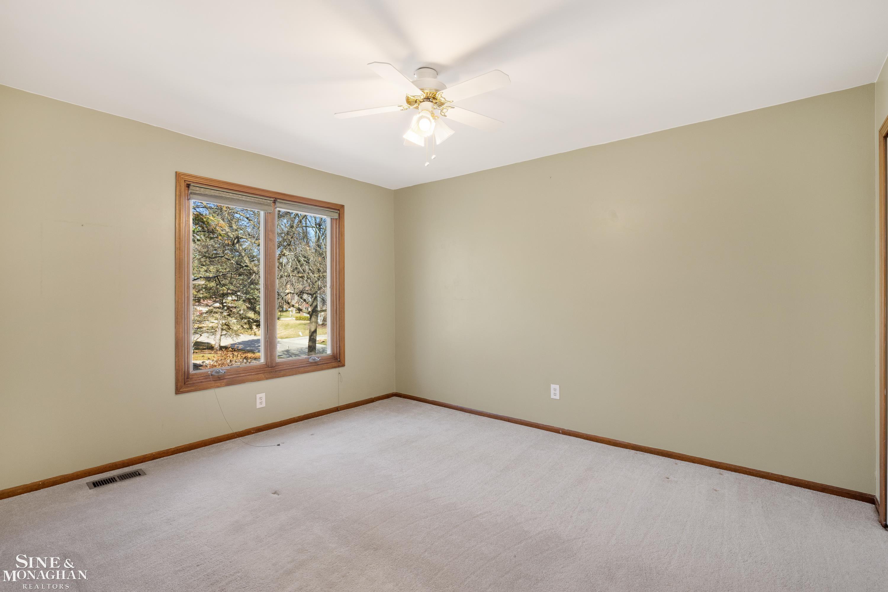 610 Deerfield Court Rochester, MI 48309 - Photo 30 of 55 50169343-0f3324ef-372c-46b7-9e36-1fe6f9e51b89.JPG