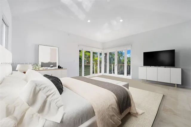 $24,500 | 7155 East Lago Drive, Coral Gables, FL 33143