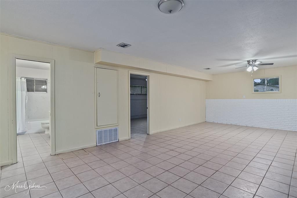 821 Princeton Road Princeton, LA 71067 - Photo 21 of 26 a view of an empty room and window