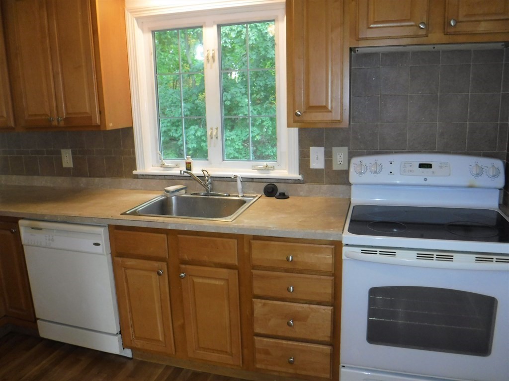 39 Nash Road Weymouth, MA 02190 - Photo 3 of 26 Gallery Image 3