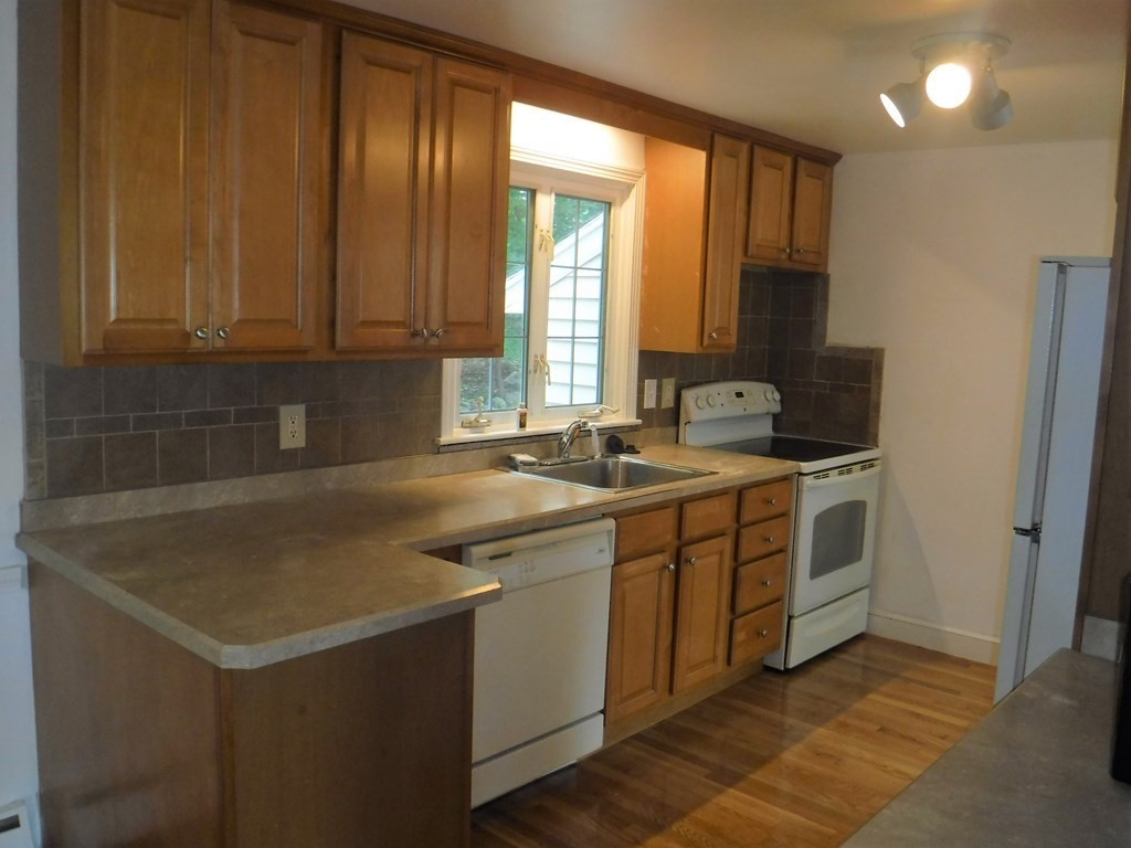 39 Nash Road Weymouth, MA 02190 - Photo 5 of 26 Gallery Image 5