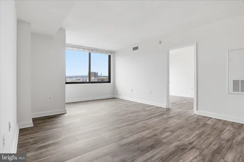 $320,000 | 2451 Midtown Avenue, Unit 819, Alexandria, VA 22303