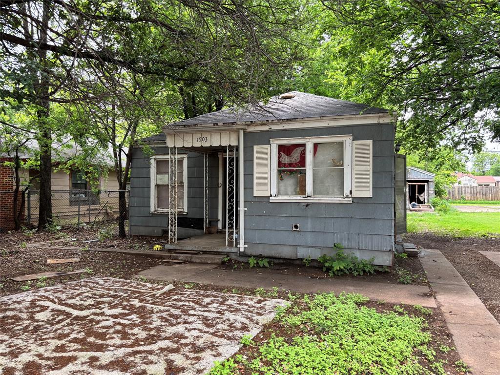 1503 North 8th Street Wichita Falls, TX 76306 - Photo 1 of 15 a front view of a house with garden