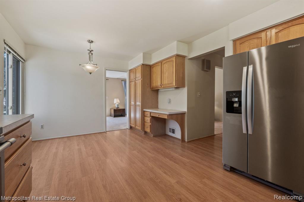 29607 High Valley Road Farmington Hills, MI 48331 - Photo 8 of 27