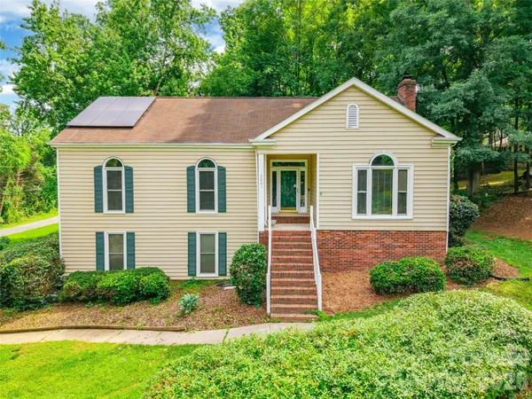 $484,900 | 2001 Colony Hill Drive, Charlotte, NC 28214