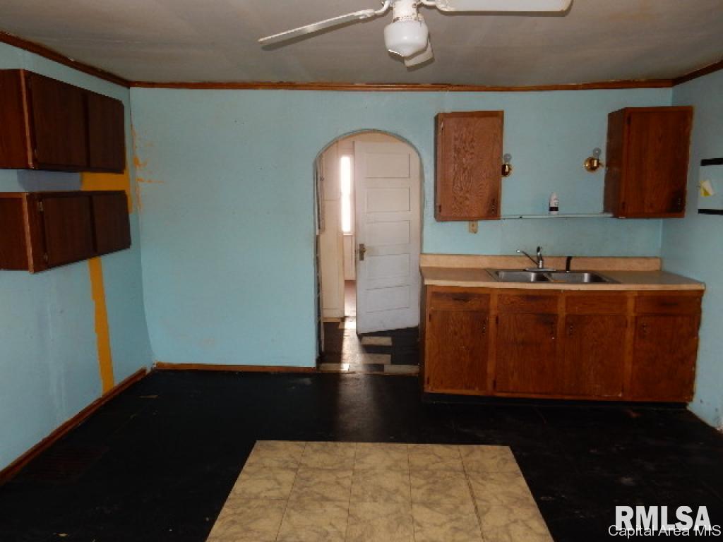 439 West Reynolds Street Springfield, IL 62702 - Photo 4 of 11