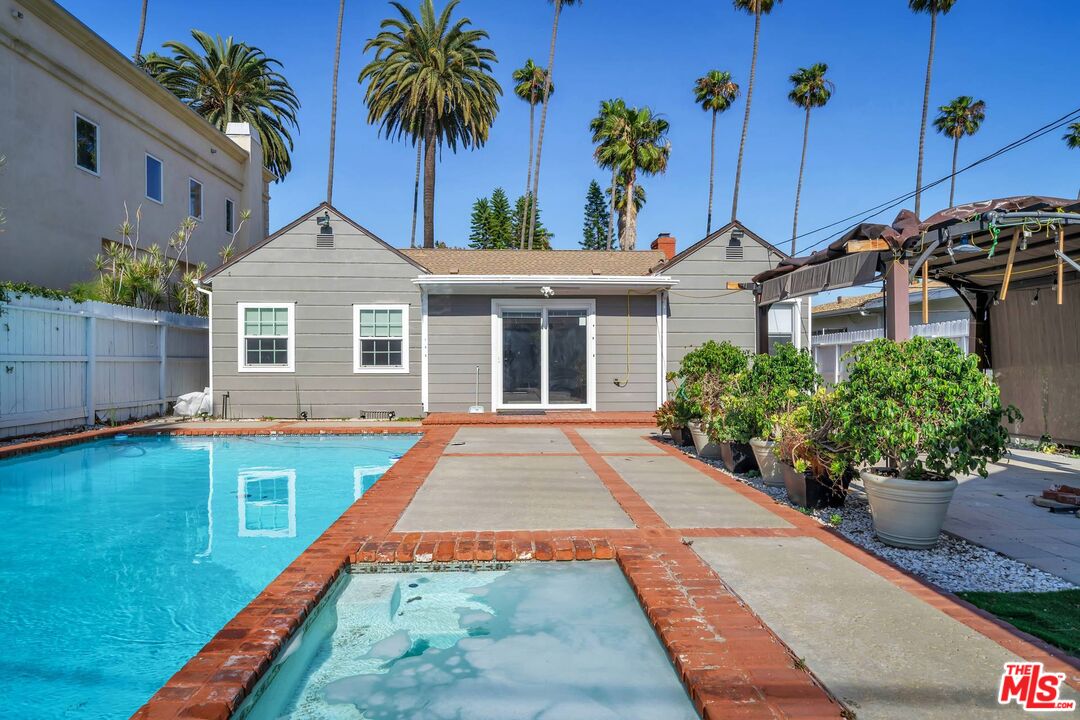 121 North Doheny Drive Beverly Hills, CA 90211 - Photo 16 of 20 a front view of house with yard