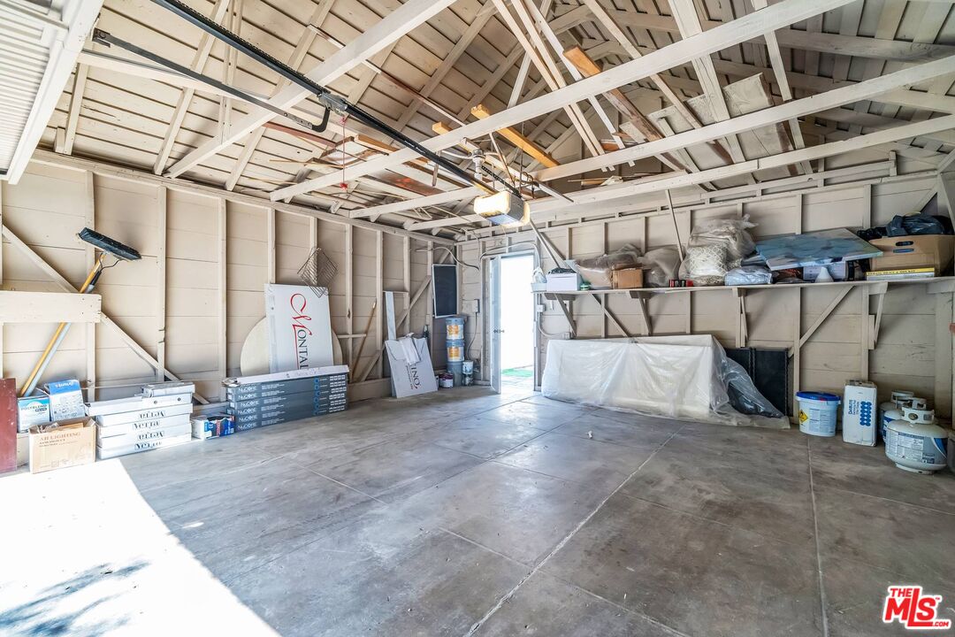 121 North Doheny Drive Beverly Hills, CA 90211 - Photo 18 of 20 a view of garage