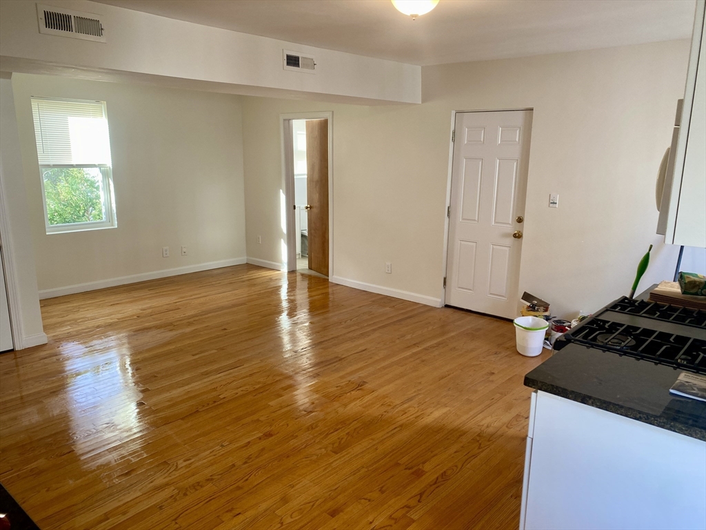 123 Thorndike Street, Unit 2L Cambridge, MA 02141 - Photo 4 of 19