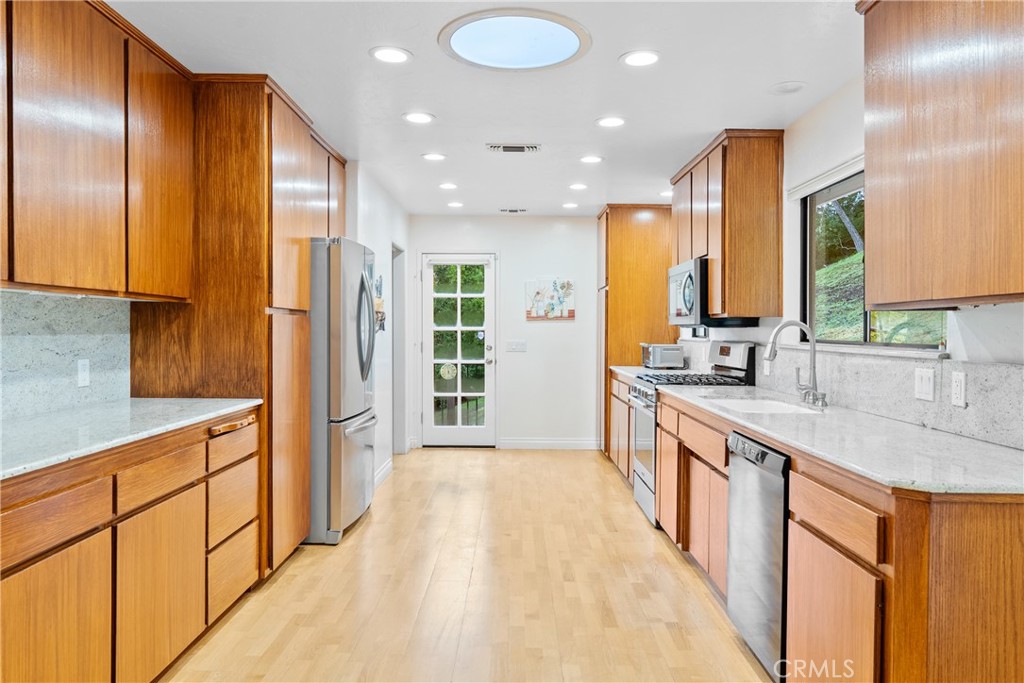 8505 Santa Cruz Road Atascadero, CA 93422 - Photo 16 of 59 a large kitchen with stainless steel appliances granite countertop a sink and cabinets