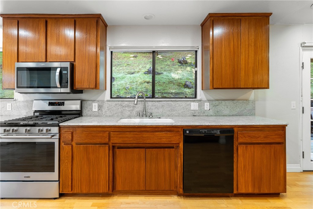 8505 Santa Cruz Road Atascadero, CA 93422 - Photo 17 of 59 a kitchen with a stove and a sink