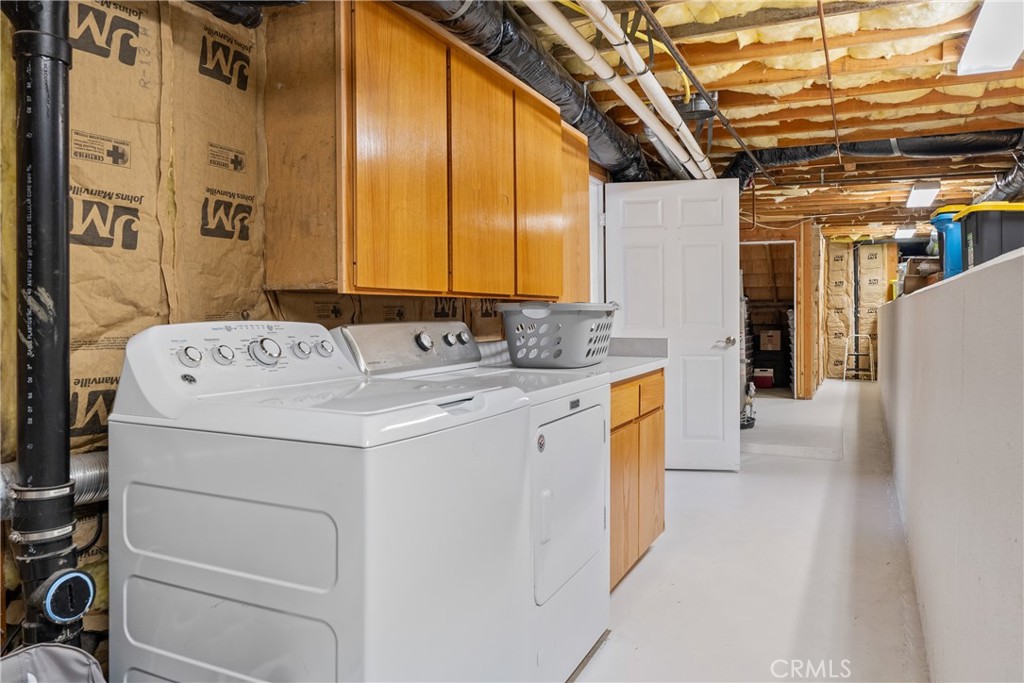 8505 Santa Cruz Road Atascadero, CA 93422 - Photo 39 of 59 a utility room with dryer and washer