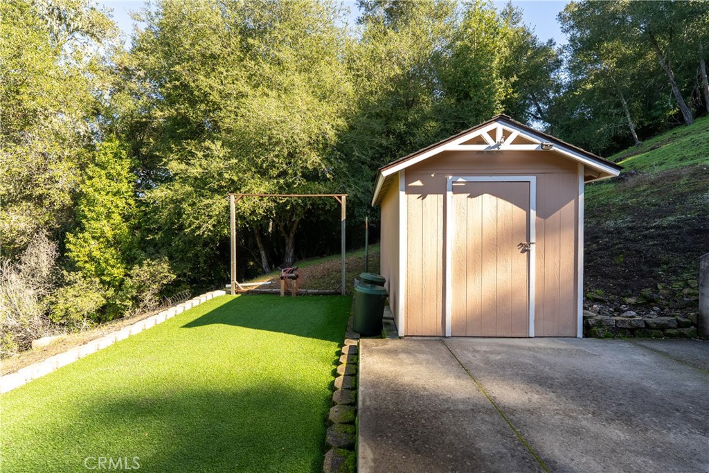 8505 Santa Cruz Road Atascadero, CA 93422 - Photo 43 of 59 a front view of a house with yard