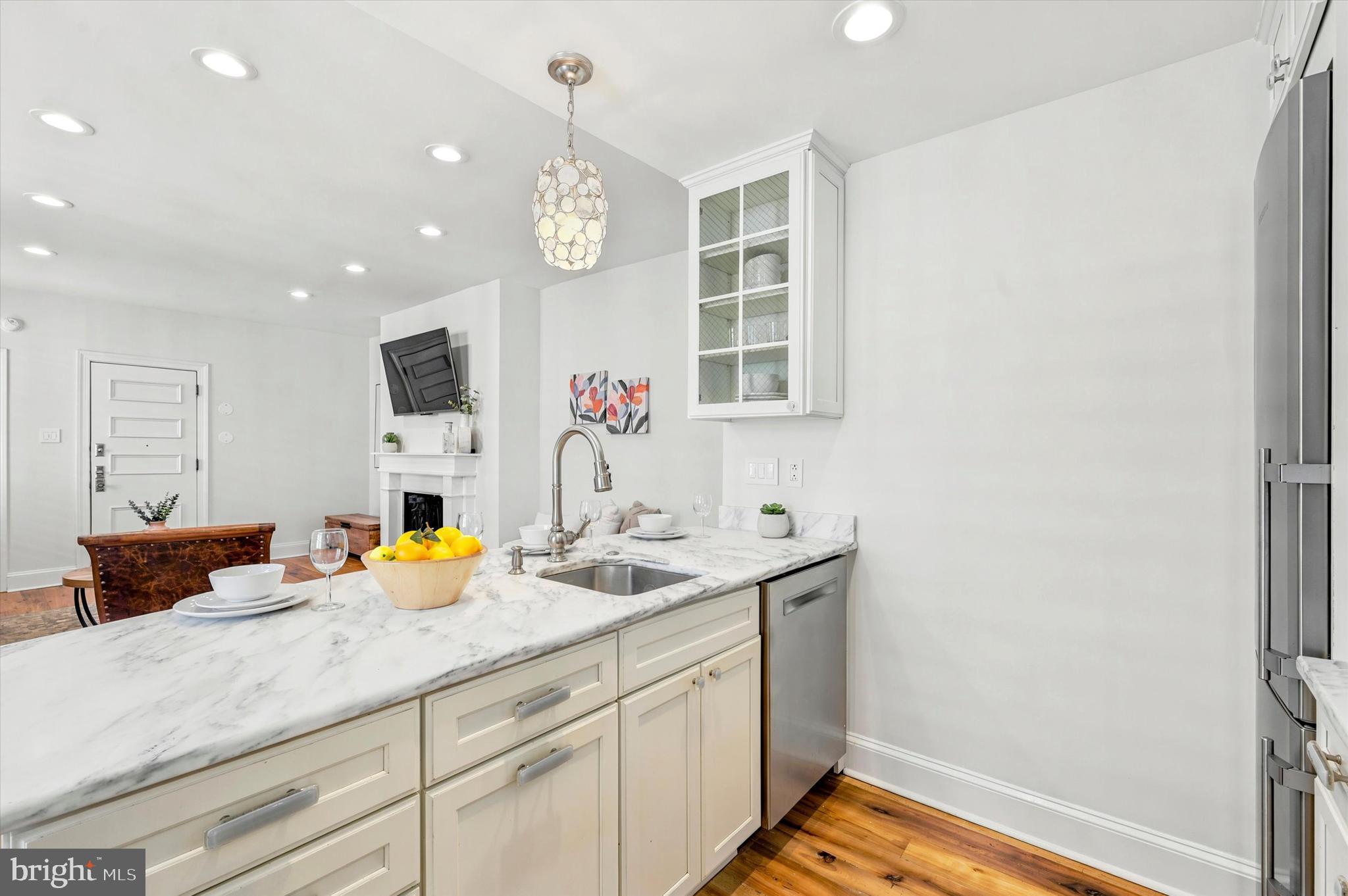 328 Spruce Street, Unit 5 Philadelphia, PA 19106 - Photo 10 of 26