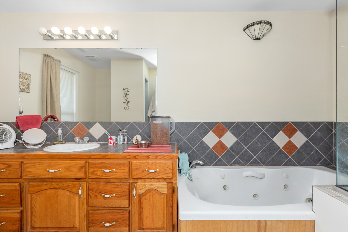 28140 Mitchell Road Ardmore, AL 35739 - Photo 13 of 24 a bathroom with a bathtub and a mirror