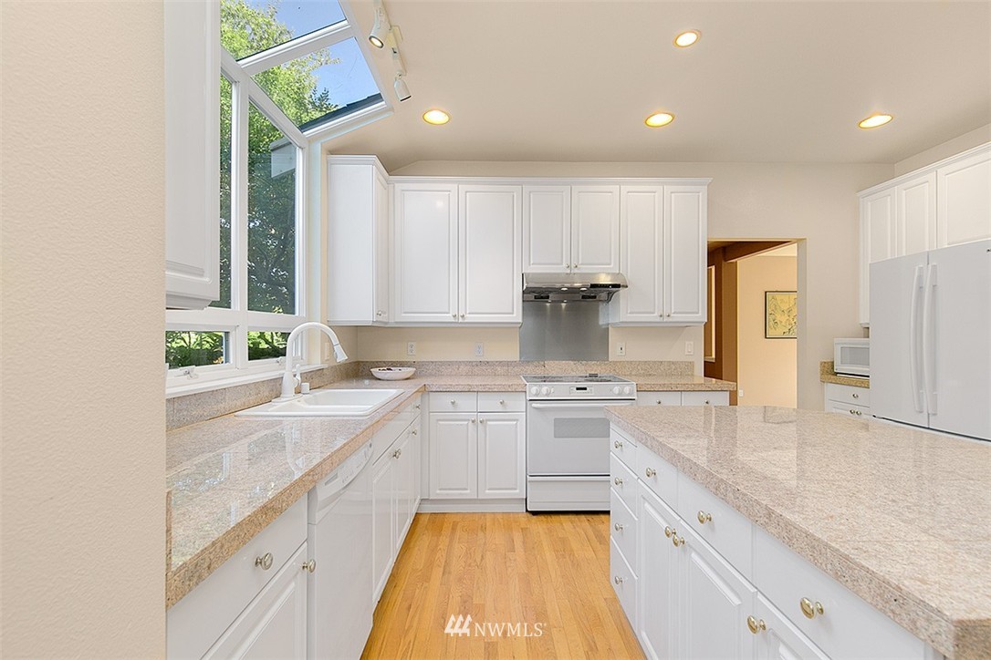 17320 Southeast 186th Way Renton, WA 98058 - Photo 6 of 25 Gallery Image 6