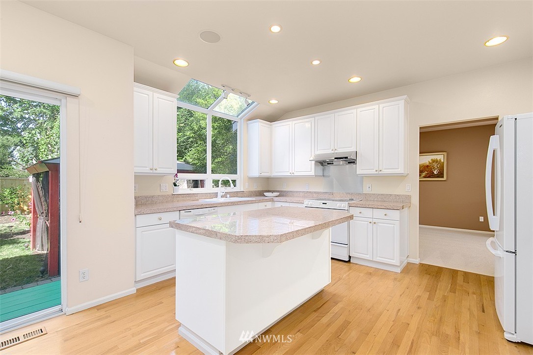 17320 Southeast 186th Way Renton, WA 98058 - Photo 7 of 25 Gallery Image 7