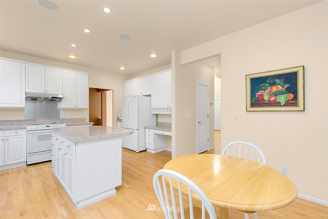 17320 Southeast 186th Way Renton, WA 98058 - Photo 8 of 25 Gallery Image 8