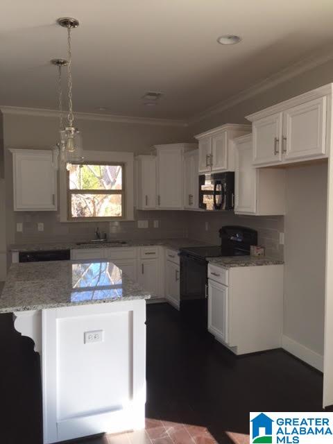 879 Valley Circle Leeds, AL 35094 - Photo 4 of 17