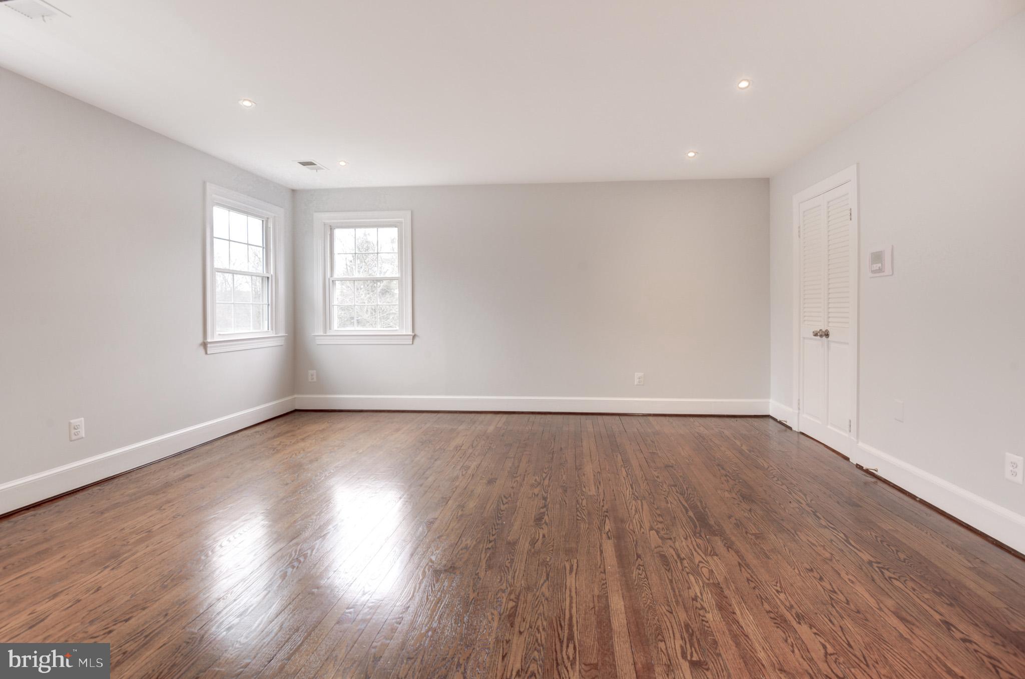 2045 Hunter Mill Road Vienna, VA 22181 - Photo 21 of 35 Light filled Primary Suite