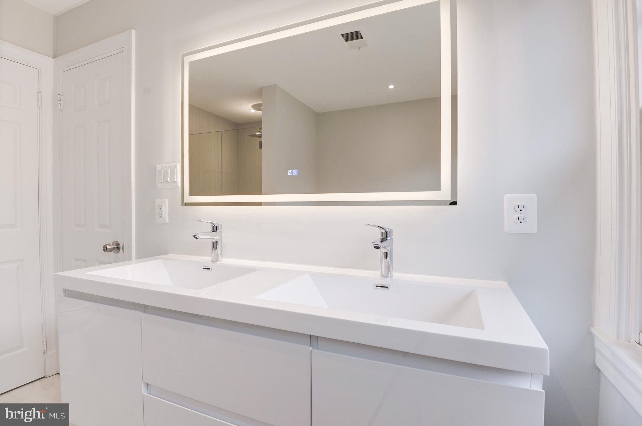 2045 Hunter Mill Road Vienna, VA 22181 - Photo 23 of 35 Primary Bath