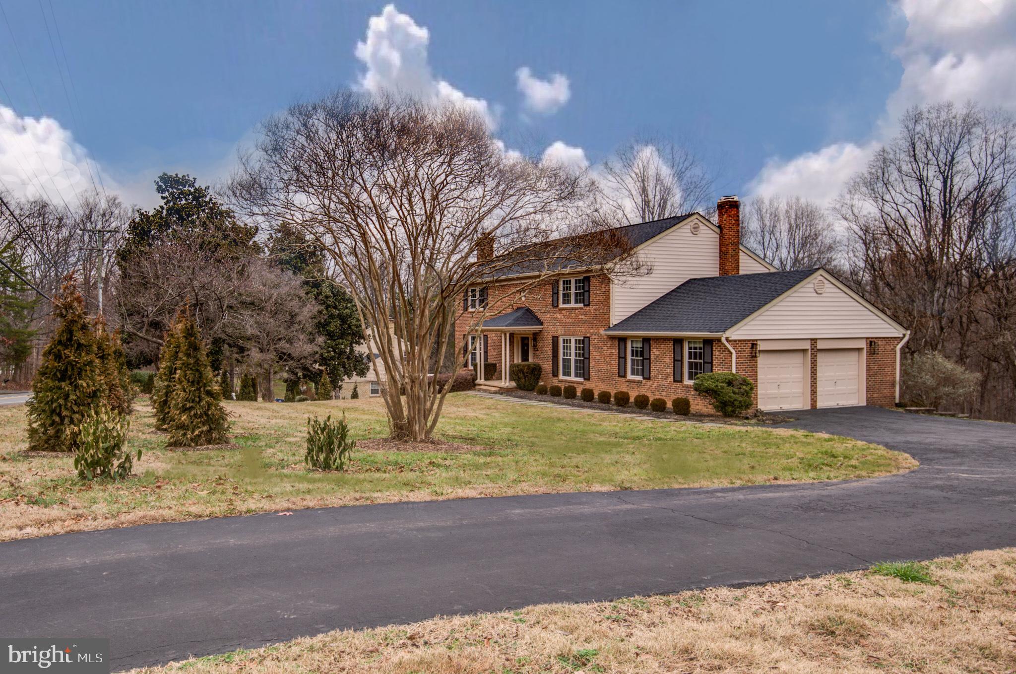 2045 Hunter Mill Road Vienna, VA 22181 - Photo 3 of 35 on almost 2 acres