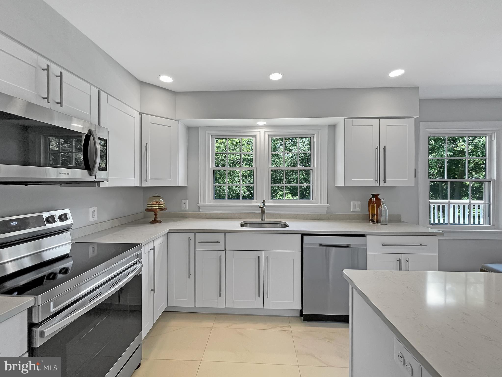 2045 Hunter Mill Road Vienna, VA 22181 - Photo 10 of 35 New Stainless/White Kitchen