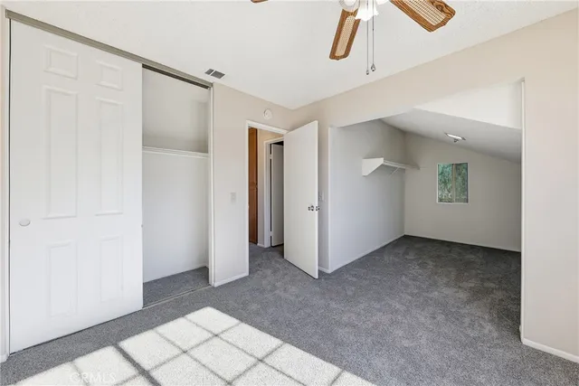 an empty room with a empty space