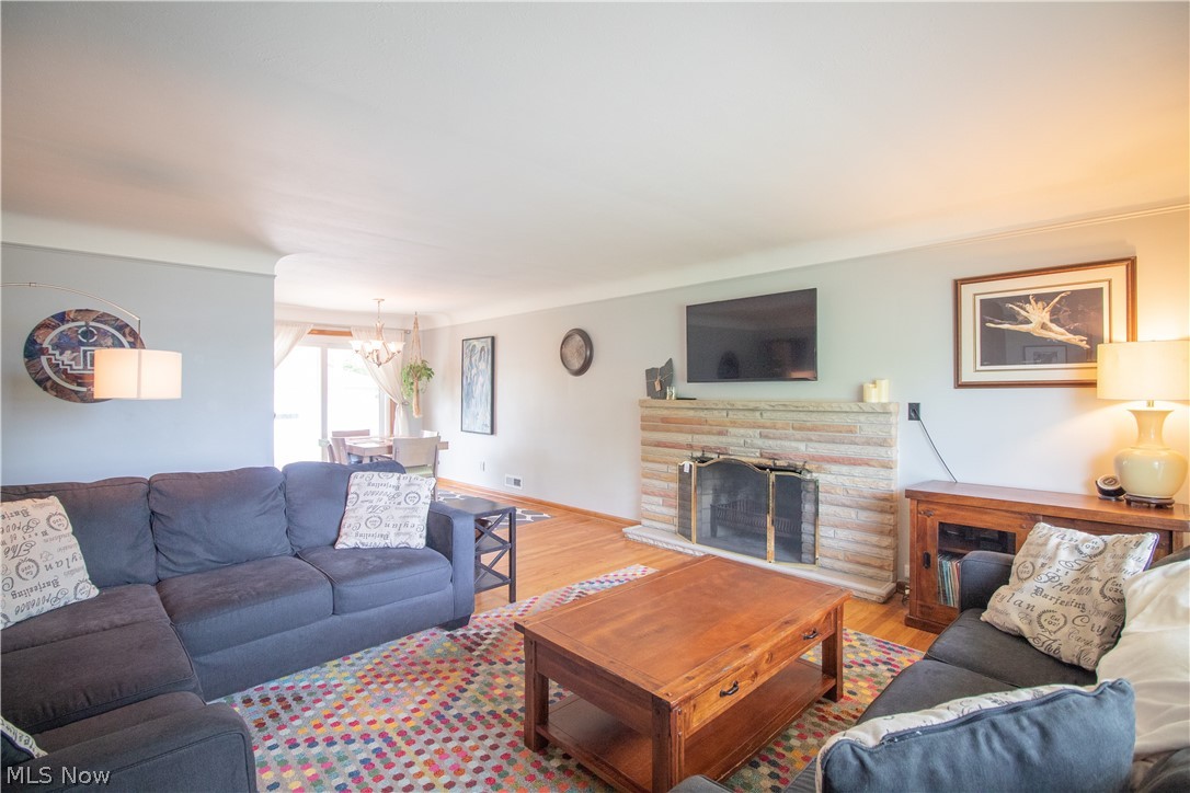9909 Reichert Road Cleveland, OH 44130 - Photo 8 of 29