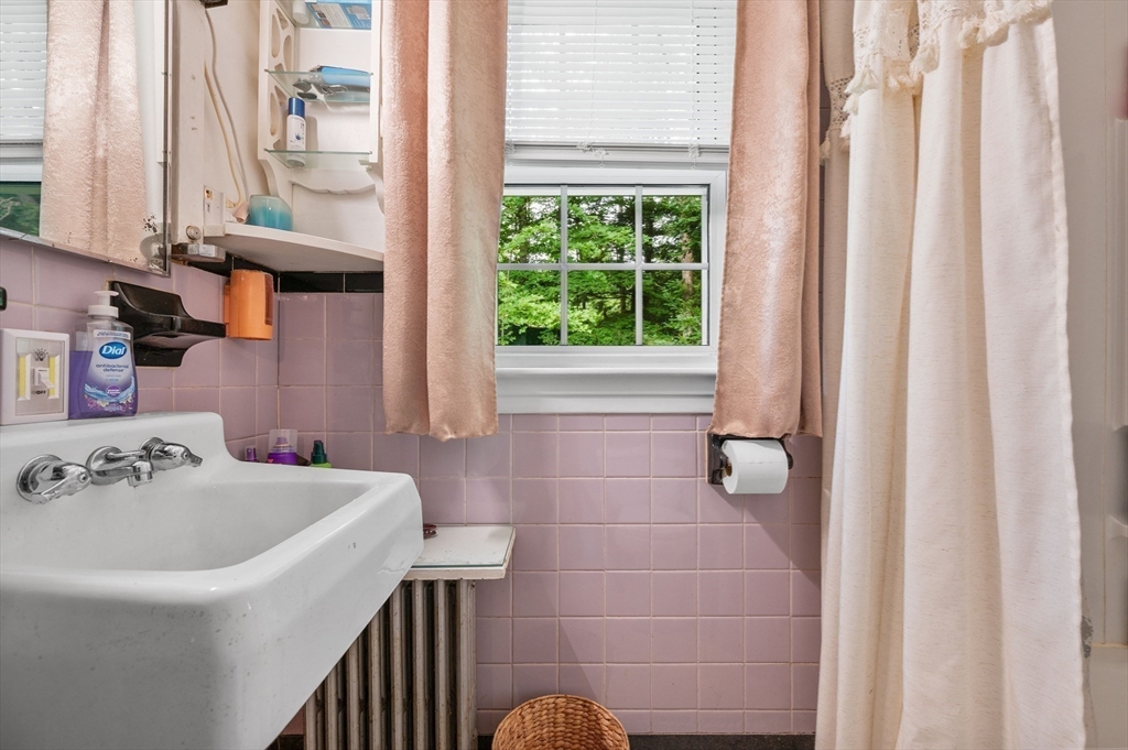 963 Rindge Road Fitchburg, MA 01420 - Photo 9 of 36 Gallery Image 9