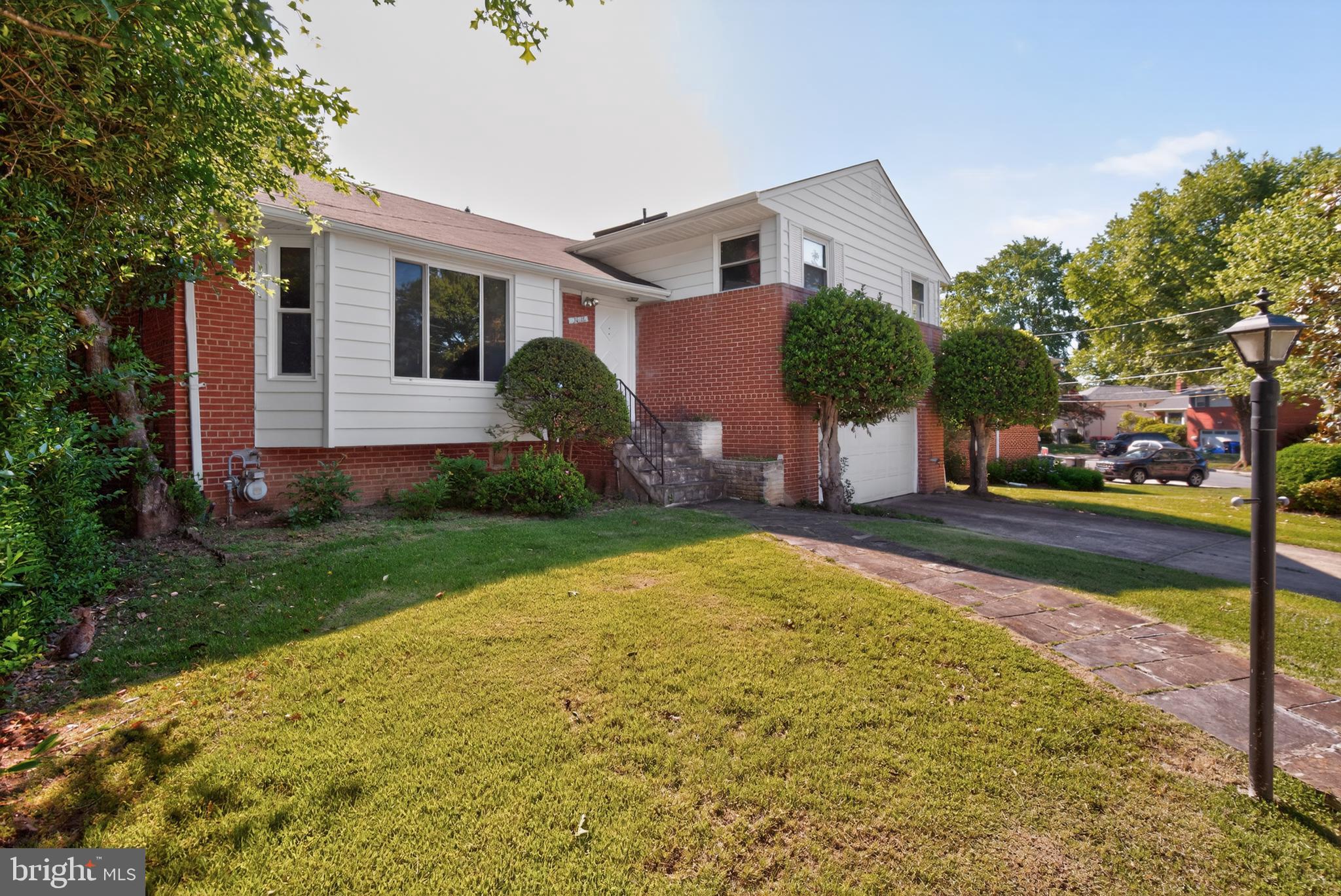 2016 Cascade Road Silver Spring, MD 20902 - Photo 4 of 37