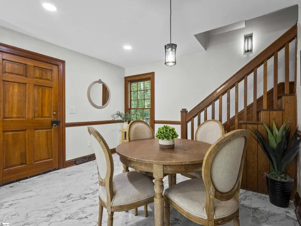 $985,000 | 15 Lake Cir Drive, Greenville, SC 29609