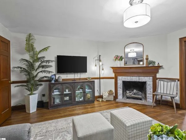 $985,000 | 15 Lake Cir Drive, Greenville, SC 29609