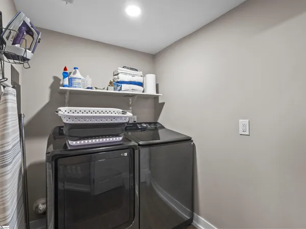 $985,000 | 15 Lake Cir Drive, Greenville, SC 29609