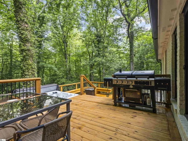 $985,000 | 15 Lake Cir Drive, Greenville, SC 29609